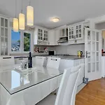 Pine Fine With Free Parking Apartamento