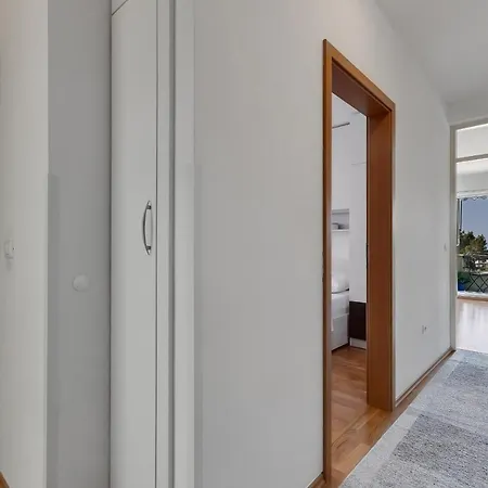 Pine Fine With Free Parking Apartamento *