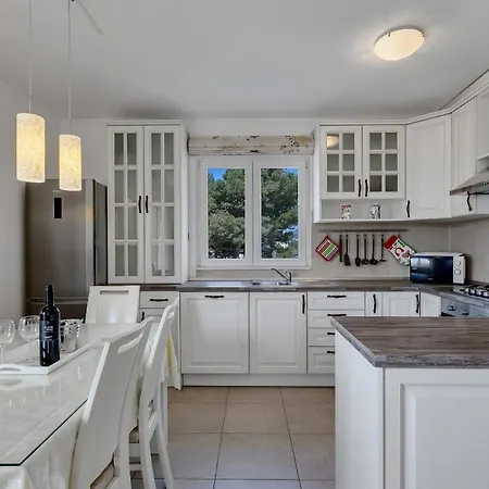 アパート Pine Fine With Free Parking マカルスカ