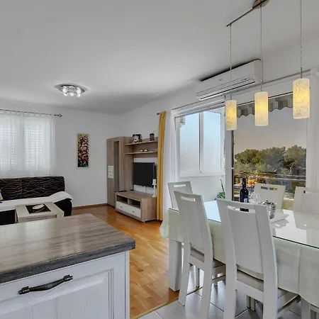 Pine Fine With Free Parking * マカルスカ