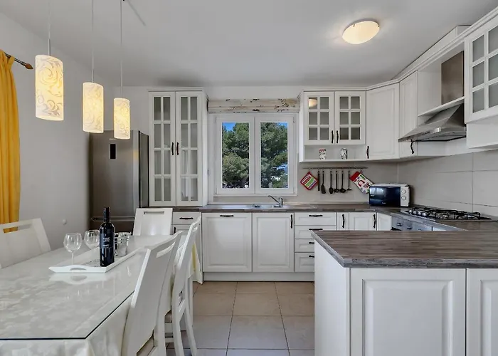 Apartment Pine Fine With Free Parking Makarska