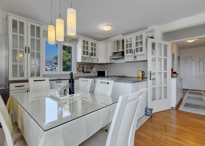 Pine Fine With Free Parking Apartment