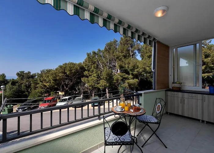 Apartment Pine Fine With Free Parking Makarska