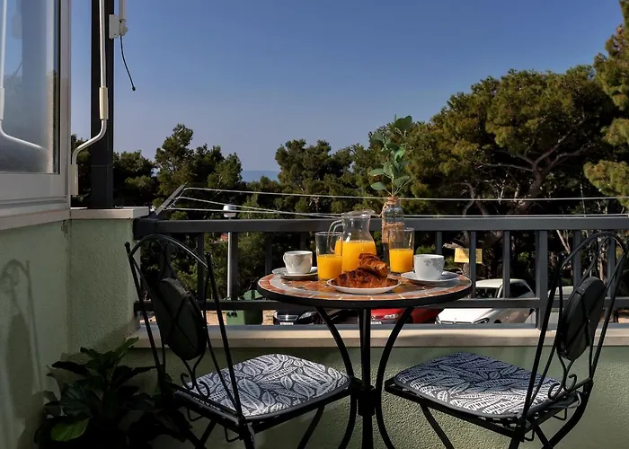 Apartment Pine Fine With Free Parking Makarska