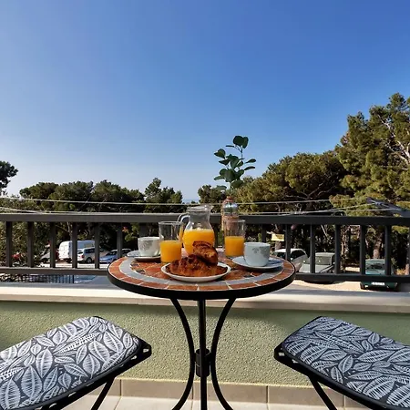 Pine Fine With Free Parking Apartmán